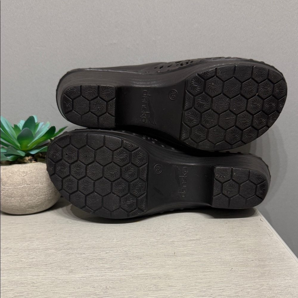 Dansko Pippa Molded Black Clogs Size 38EU / 7.5-8 US Style 1015-020200 - Picture 7 of 8